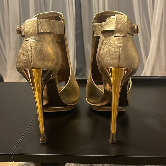 BCBGMaxAzria Gold, Open Toe, Booties! - Picture 3 of 4